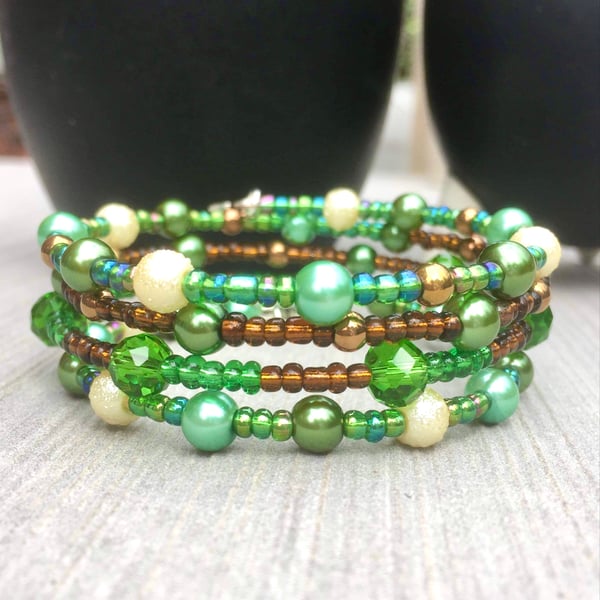 Green Brown and Ivory Glass Beaded Memory Wire Wrap Around Charm Bracelet 