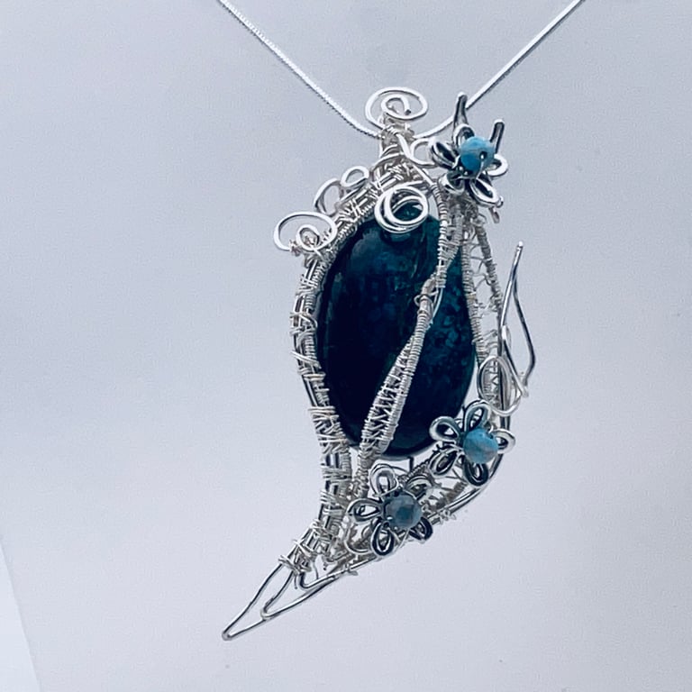 Blue appetite raindrop and flowers cabochon pendant