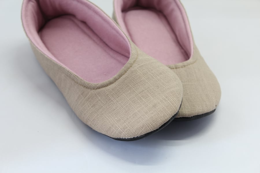 UK size 5 ladies linen taupe slippers, indoor shoes, house shoes. 