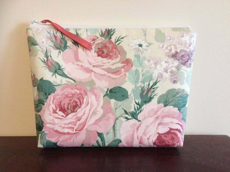 Beautiful Sanderson Toiletries Bag, Large Floral Make Up Case, Cosmetics Pouch 