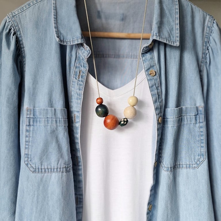 Meg - Lovely small chunky necklace in burnt orange, petrol blue and cream