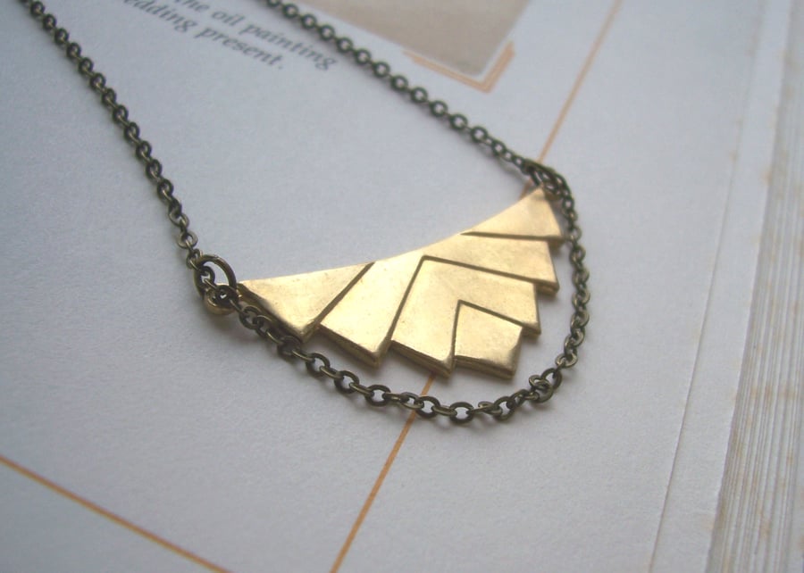 Elegant Deco necklace - golden geometric pendant - draped chain