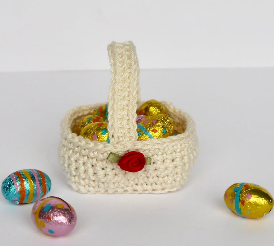 Mini Gift Basket, Cream Crochet Fillable Basket