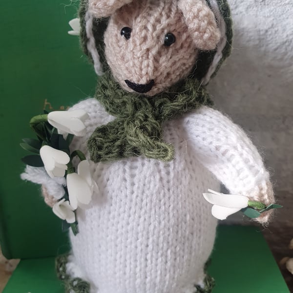 Hand Knitted Mouse - Snowdrop