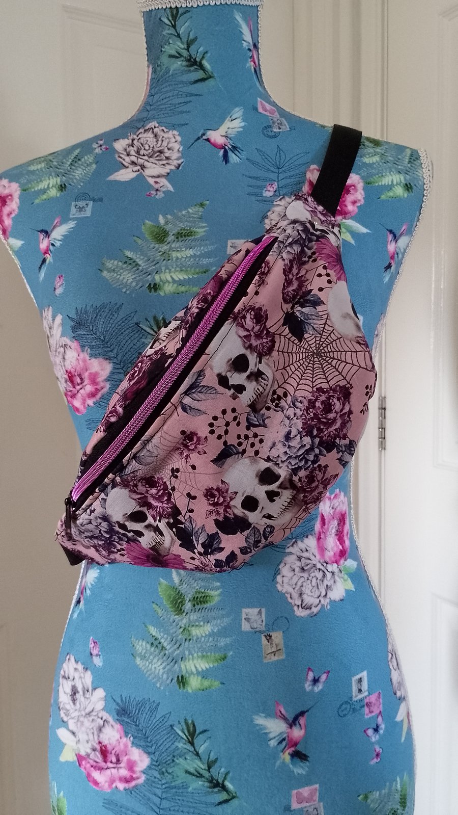 Goth Skull and Roses Fanny Pack, Bum bag