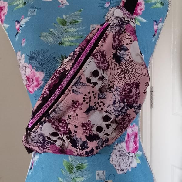 Goth Skull and Roses Fanny Pack, Bum bag
