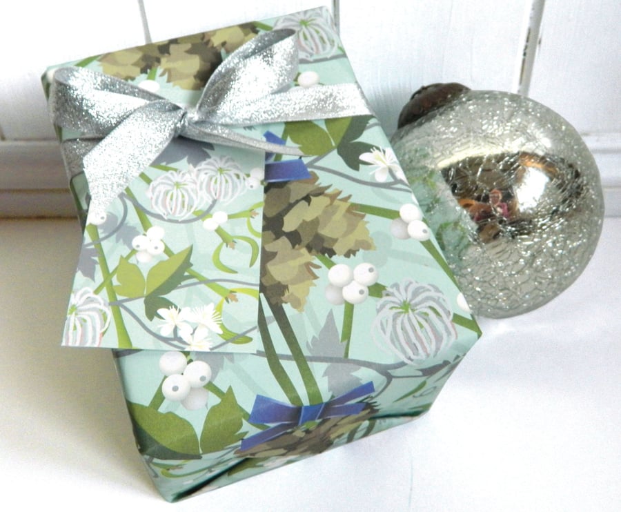 Mistletoe Christmas Gift Wrapping Paper Set