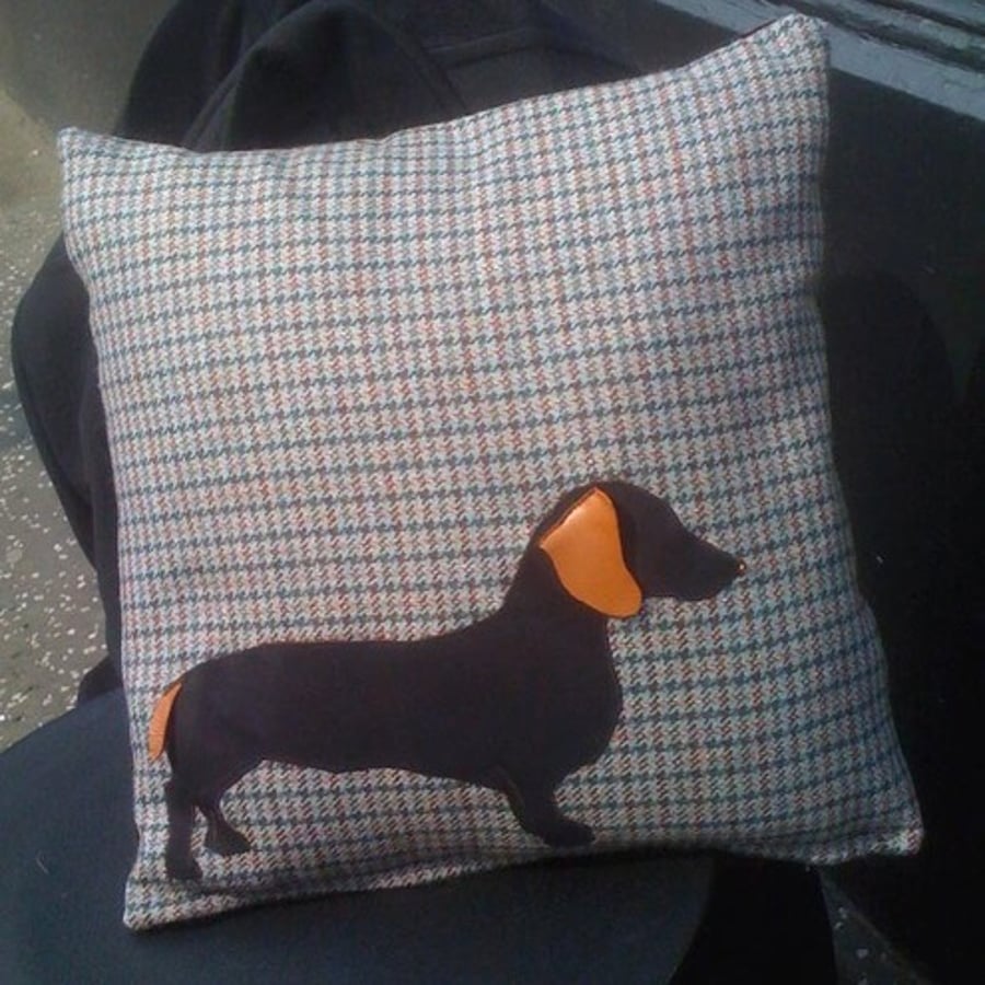 Dachshund cushion, 100% wool tweed  