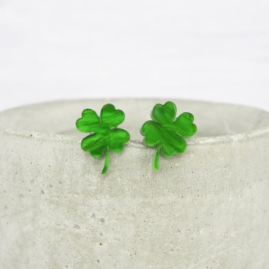 Titanium posts - Pearly Green four leaf clover stud earrings - Hypoallergenic