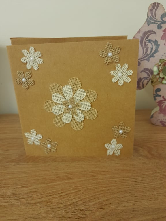 BURLAP FLORAL GREETINGS CARD.
