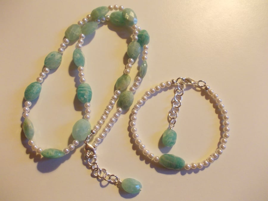 Amazonite and shell pearl set