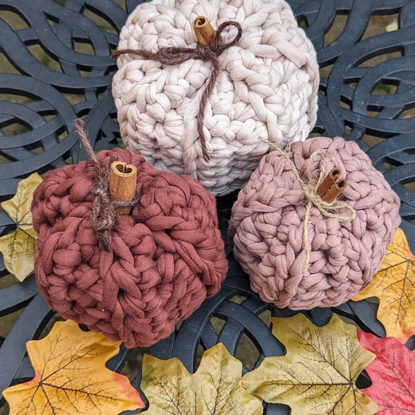 Pumpkins, Autumn decor, Halloween, set of pumpkins, crochet pumpkins