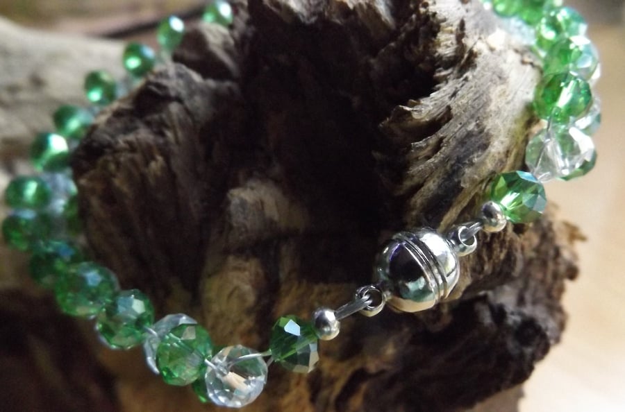 Green and white crystal bracelet