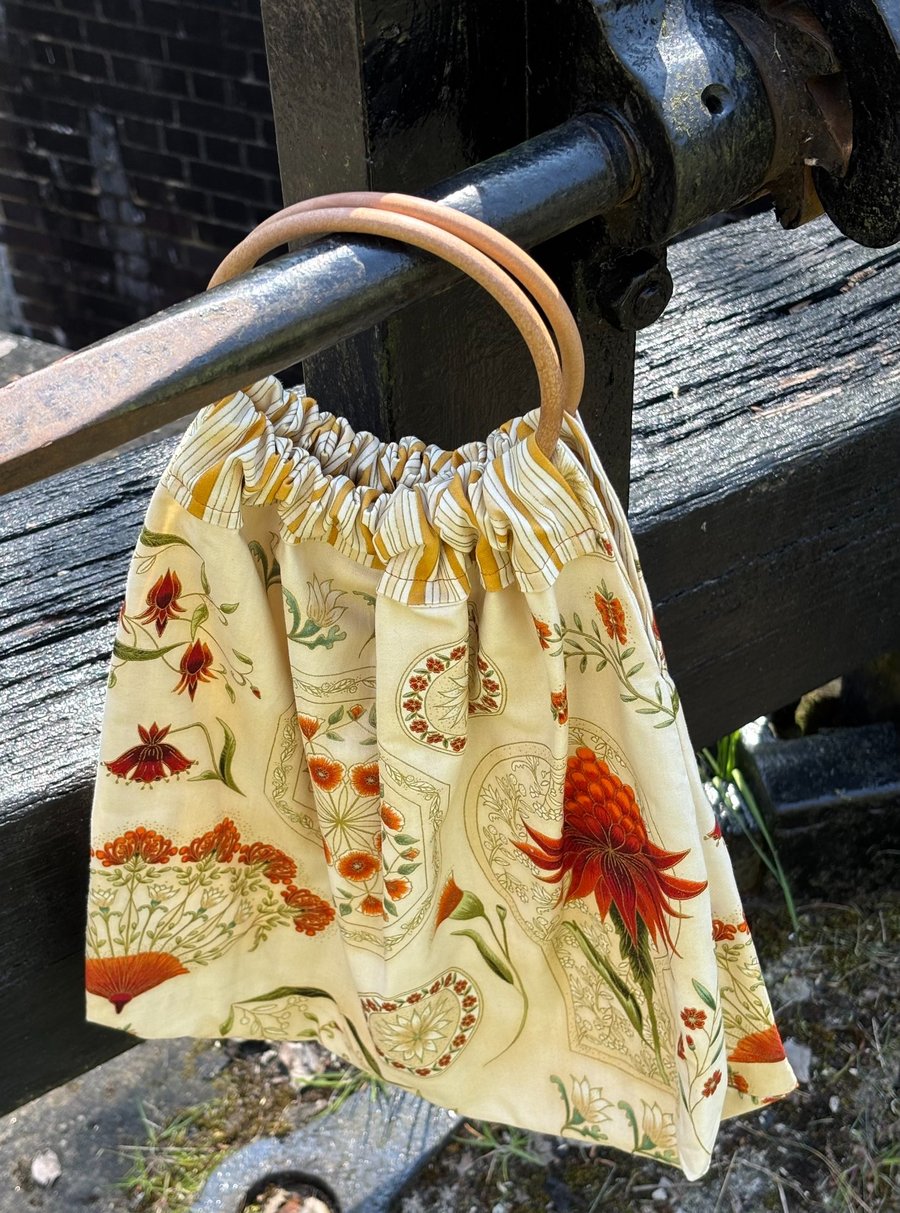 Round-Handled Vintage Flower Bag.