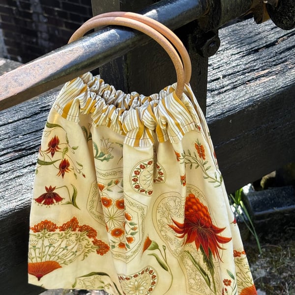 Round-Handled Vintage Flower Bag.