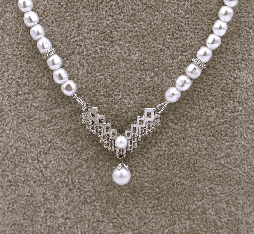 Gorgeous pearl necklace with a unique front fastening silver and pearl clasp 