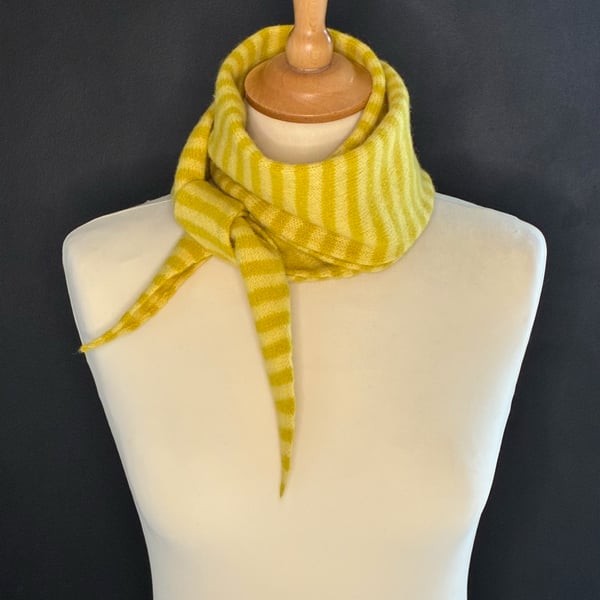 Long Pointy Scarf - Piccalilli & Daffodil
