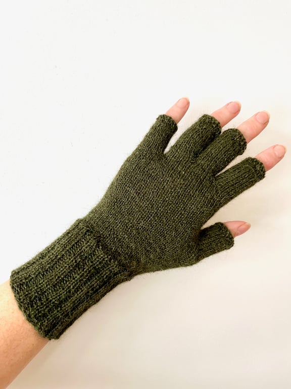 Fingerless gloves dark green