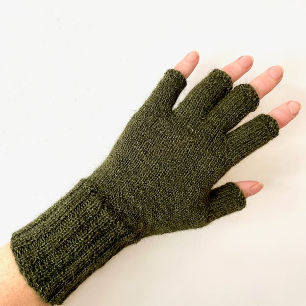 Fingerless gloves dark green