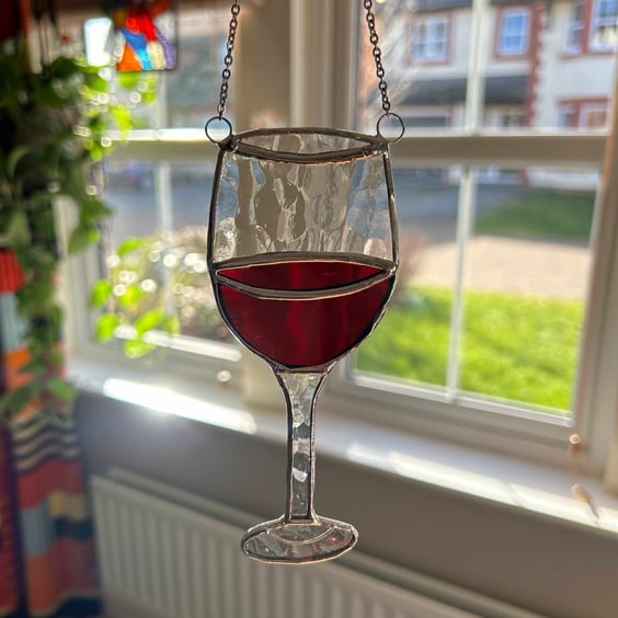 Everlasting Red Wine suncatcher in stained glass