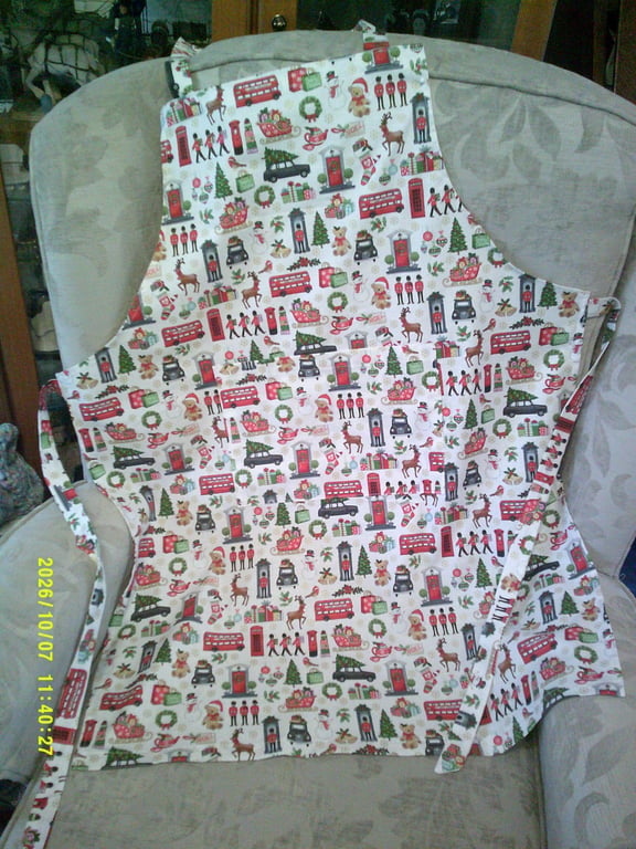 London Scenes Adult Christmas Apron