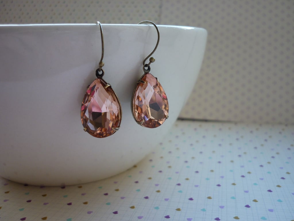 PEACH AND PATINA BRASS, PEAR TEARDROP RHINESTONE EARRINGS. 