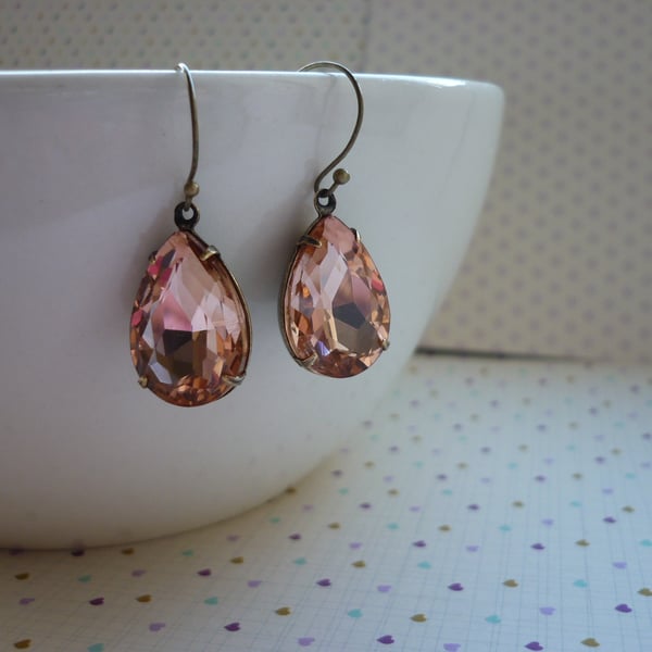 PEACH AND PATINA BRASS, PEAR TEARDROP RHINESTONE EARRINGS. 