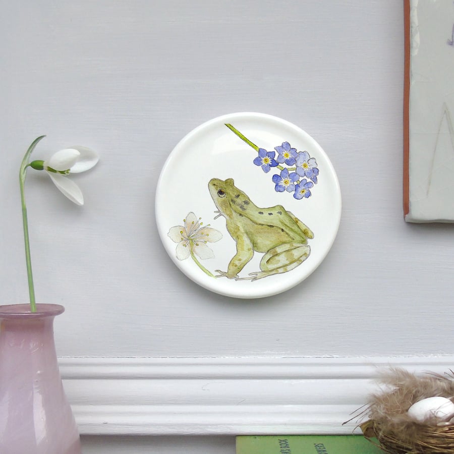 frog and forget me not mini wall plate