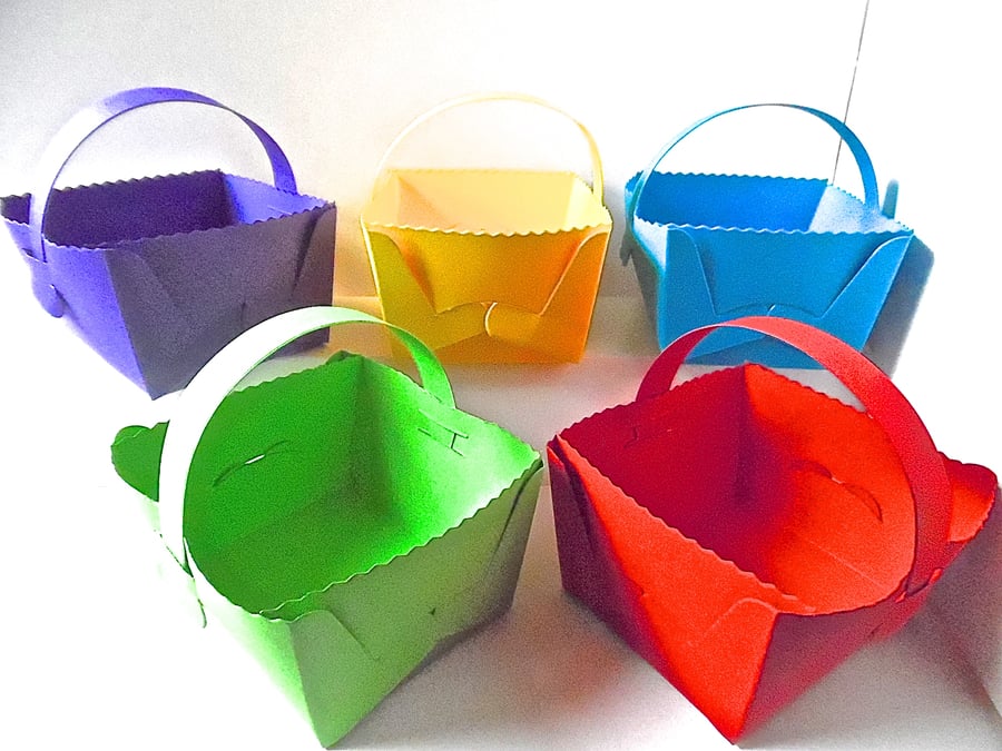 10 Bright Easter Basket Favour Boxes with handle