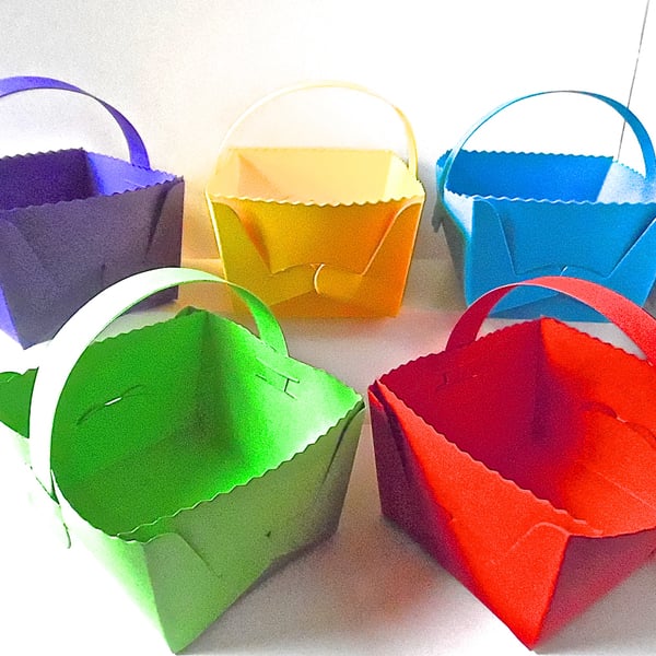 10 Bright Easter Basket Favour Boxes with handle