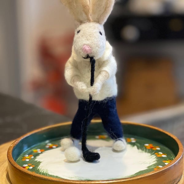 Golf-playing bunny