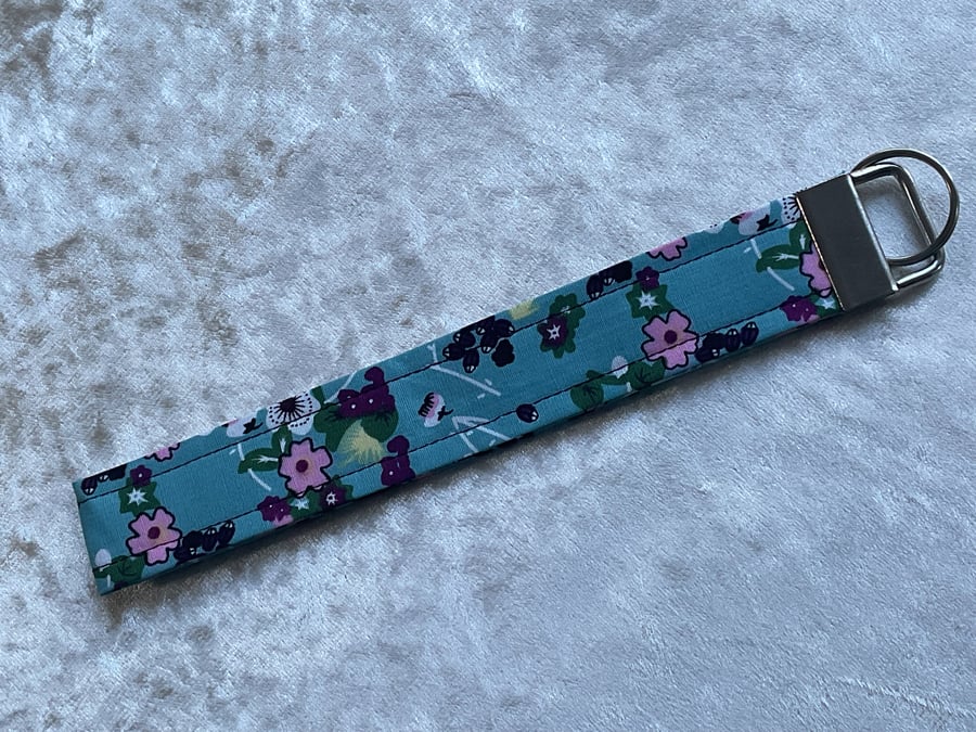 BLUE FLORAL WRISTLET KEYRING KEY HOLDER LANYARD FOB CHAIN 