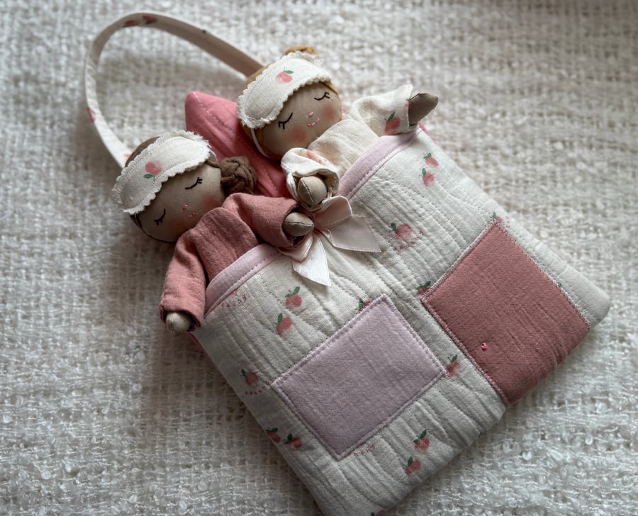 Handmade dolls house double bag with two mini rag dolls & outfits 