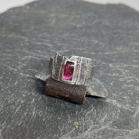 Silver and garnet ring U.K. size O