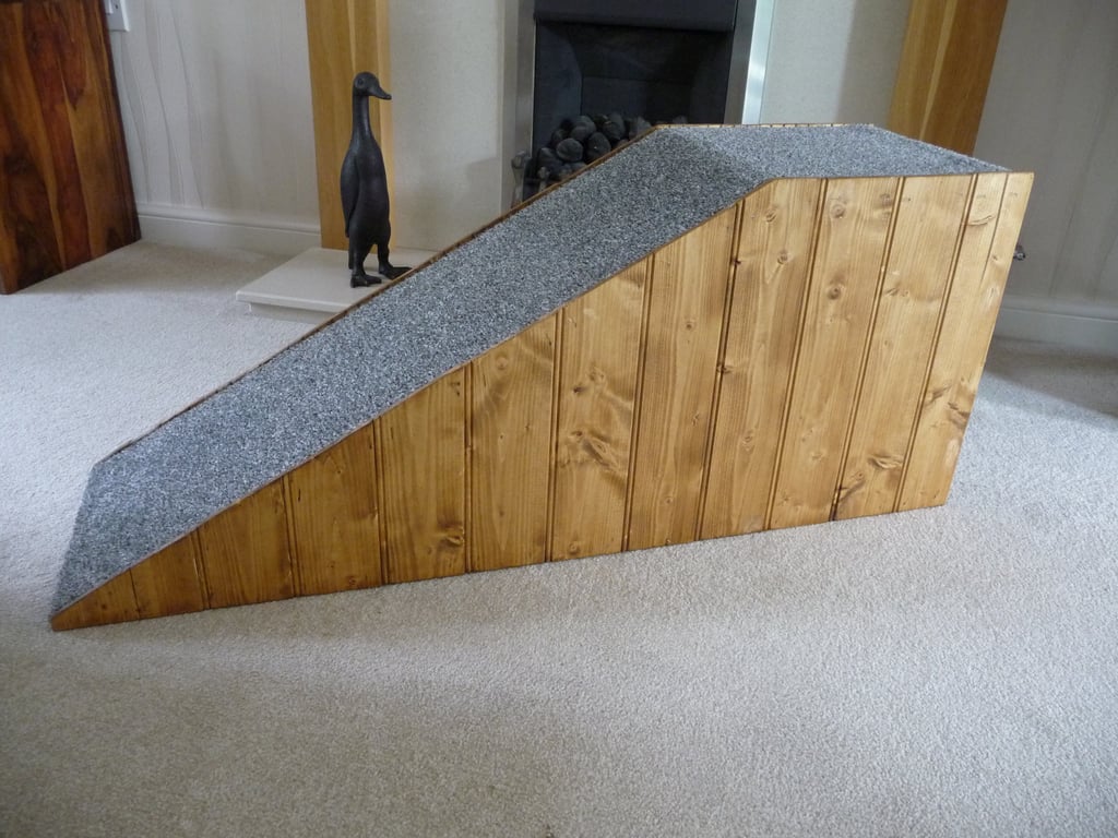 40cm High x 95cms L Wood Cladded Ramp with Extended 200mm Top Platform suitable 
