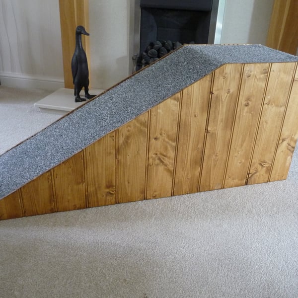 40cm High x 95cms L Wood Cladded Ramp with Extended 200mm Top Platform suitable 