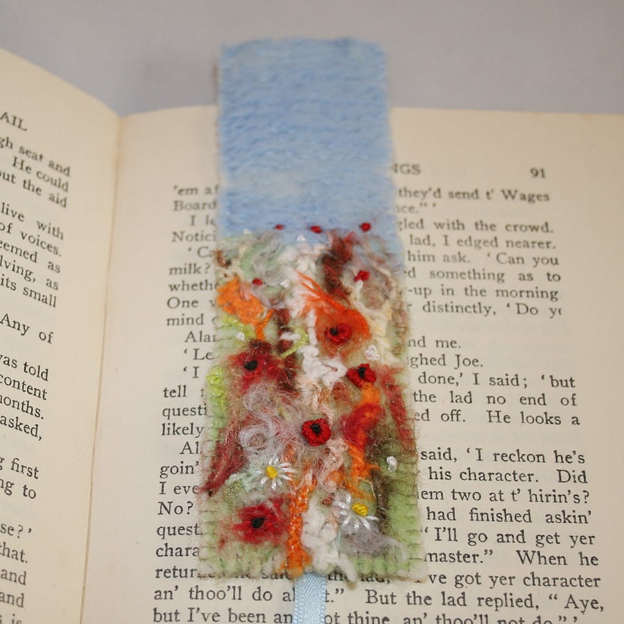 Harvest poppies - Embroidered and felted bookmark