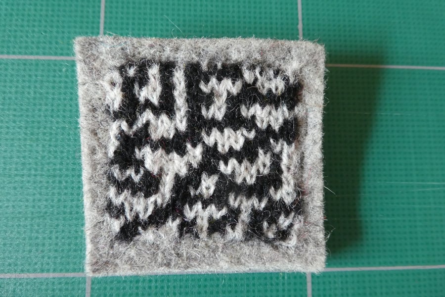 Rule 30 brooch - grey, square, needle felted.