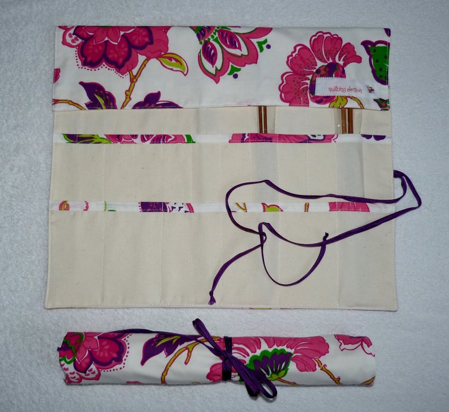 Knitting Needle Roll in Flowers on White with 3 Pairs Bamboo Needles