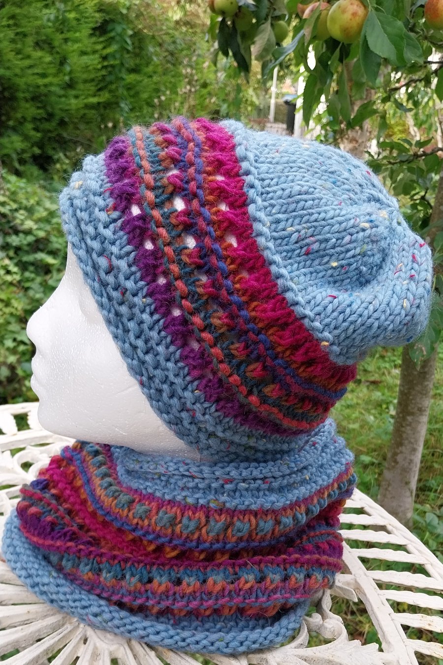Handknit chunky wool hat and cowl set col 2 with Blue contrast