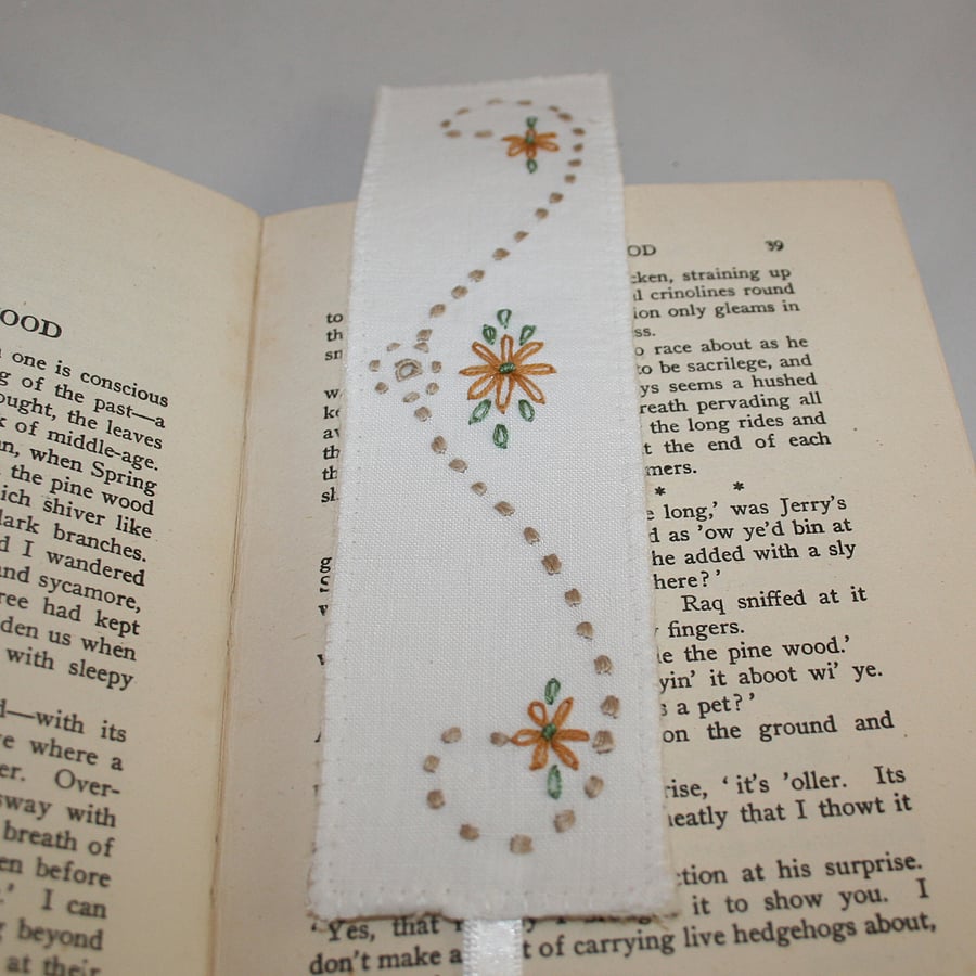 Embroidered Bookmark Daisies and Scrolls - embroidered vintage linen 