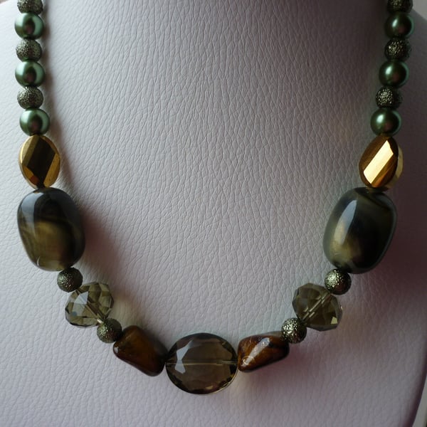 SHADES OF GREENS AND BROWNS CHUNKY NECKLACE.  