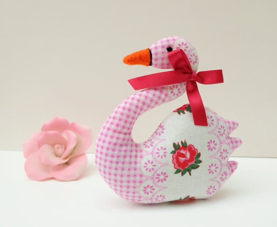 Swan Lavender Sachet, Retro Rose Pink Gingham