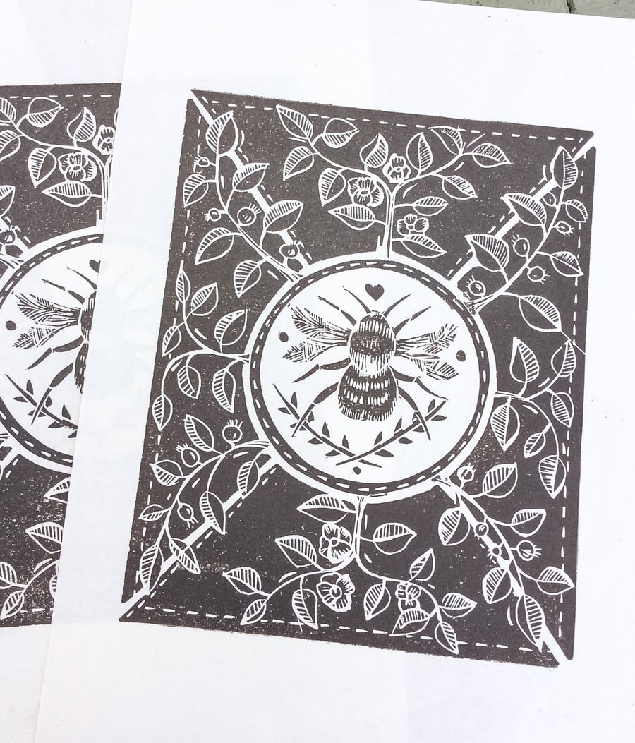 Little bee Lino print dark sepia