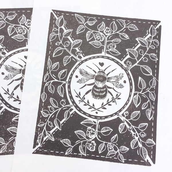 Little bee Lino print dark sepia