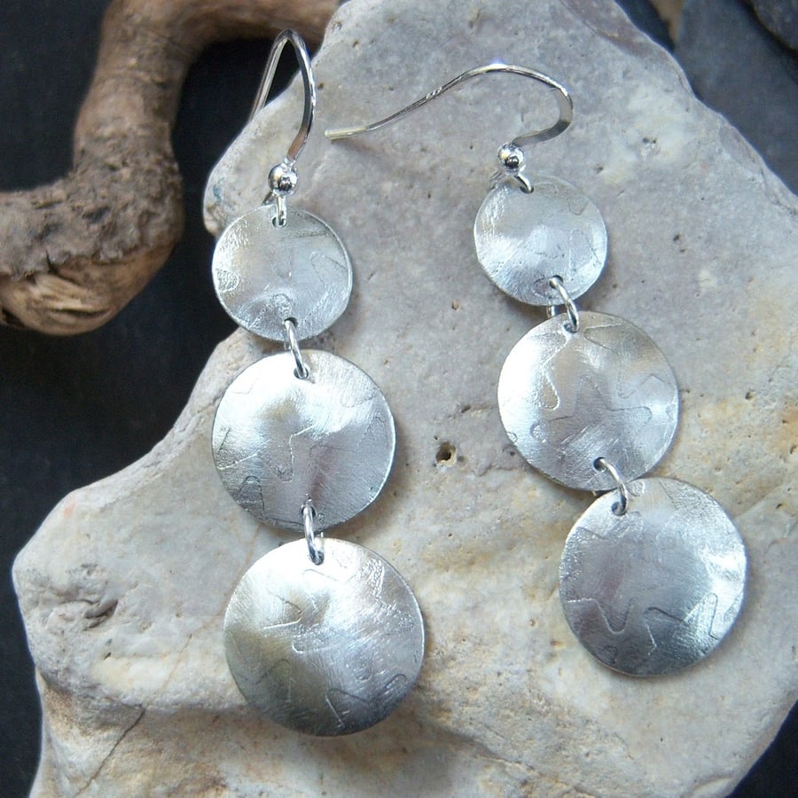 Circle earrings in etched pewter
