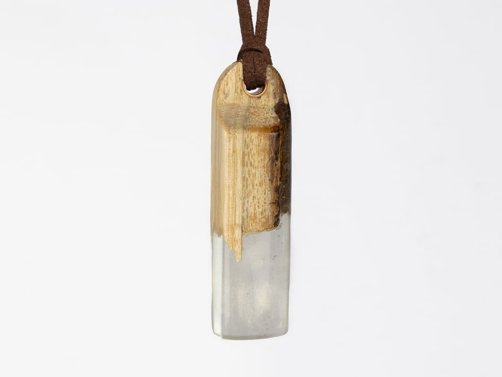 Pendant necklace made with wood and resin