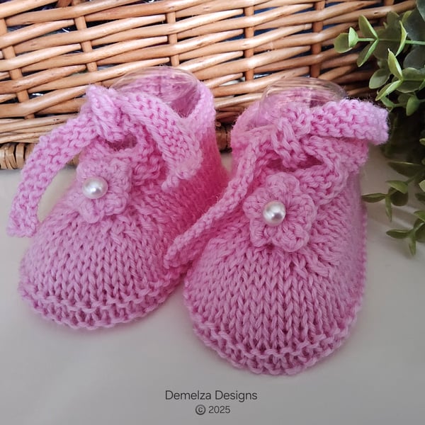 Designer Luxery Baby Girl's Hand Knitted Tie Booties with wool  3-6 months size