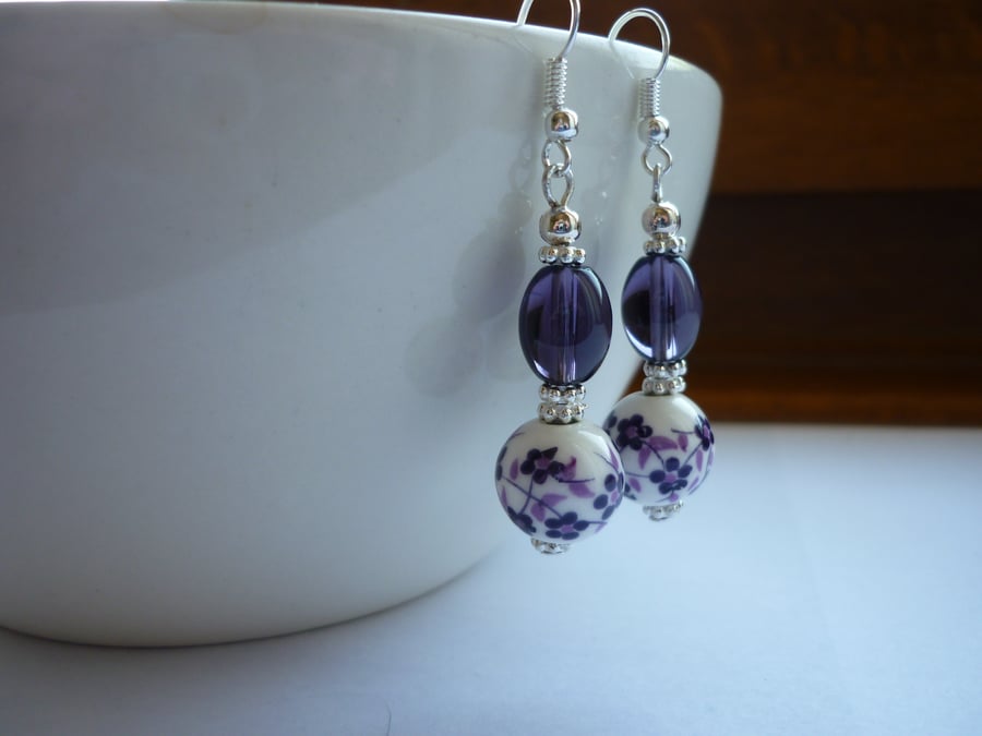 PURPLE, WHITE AND SILVER FLORAL PORCELAIN EARRINGS.  1046