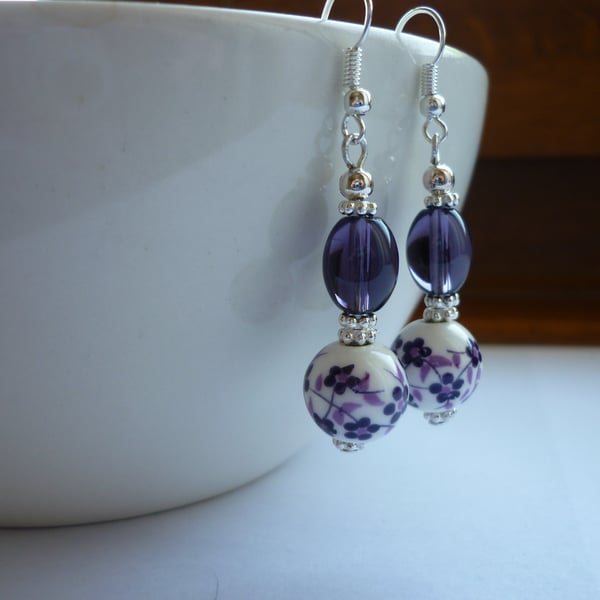 PURPLE, WHITE AND SILVER FLORAL PORCELAIN EARRINGS.  1046